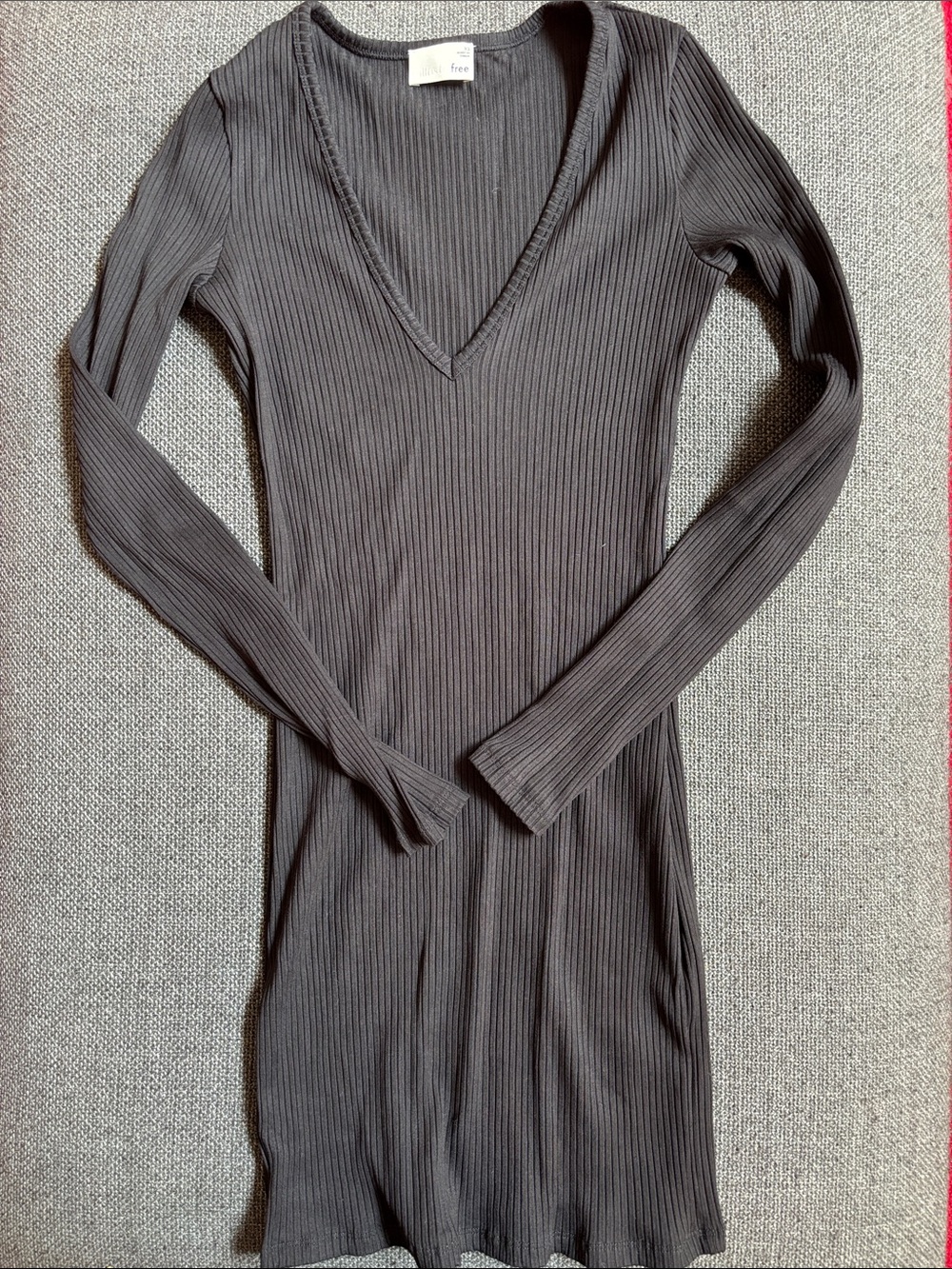 Wilfred Free Ribbed V-Neck Long Sleeve Dress